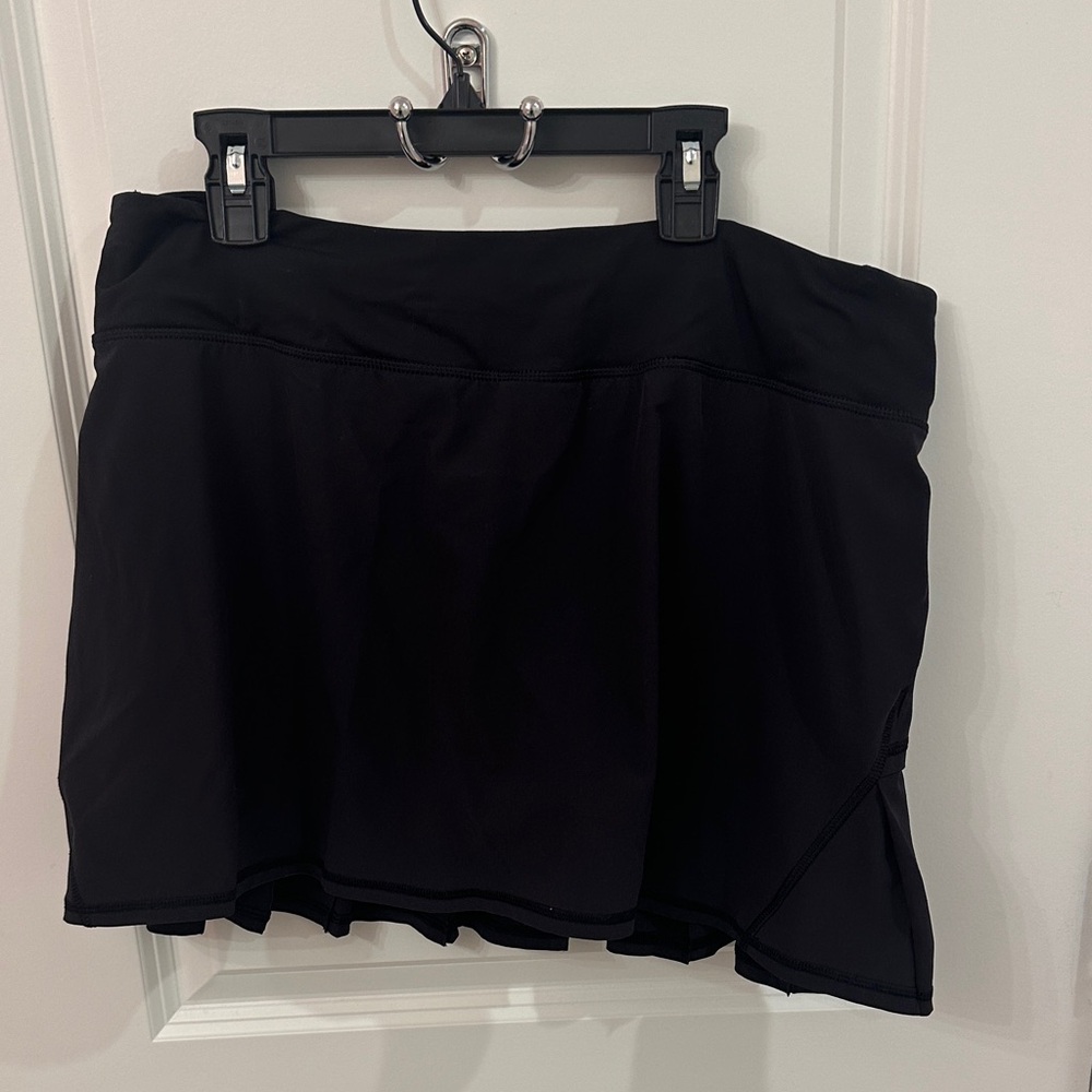 Lululemon black athletic tennis gold skirt size 10 built in shorts